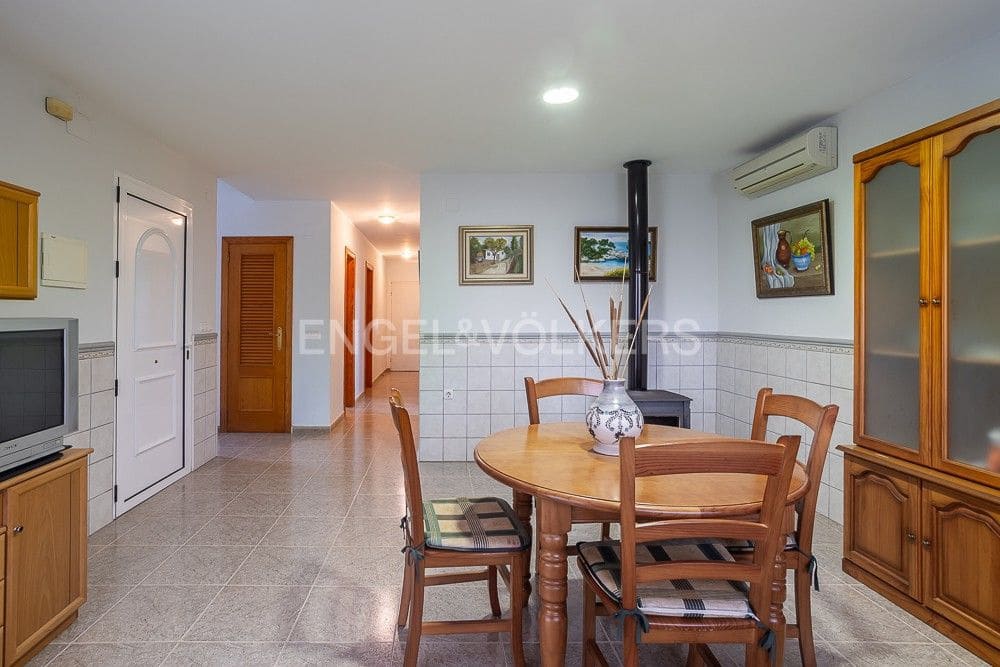 4 bedroom Villa for sale in Oliva with pool garage - € 380,000 (Ref: 8239410)
