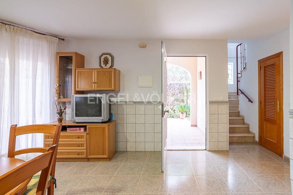 4 bedroom Villa for sale in Oliva with pool garage - € 380,000 (Ref: 8239410)