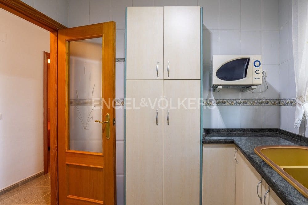 4 bedroom Villa for sale in Oliva with pool garage - € 380,000 (Ref: 8239410)
