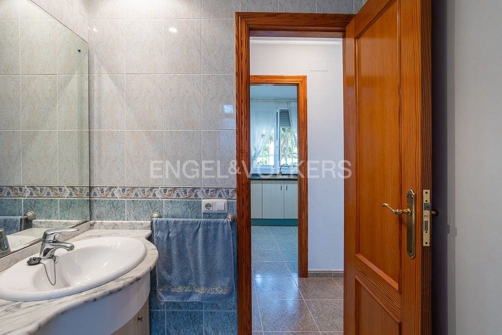 4 bedroom Villa for sale in Oliva with pool garage - € 380,000 (Ref: 8239410)