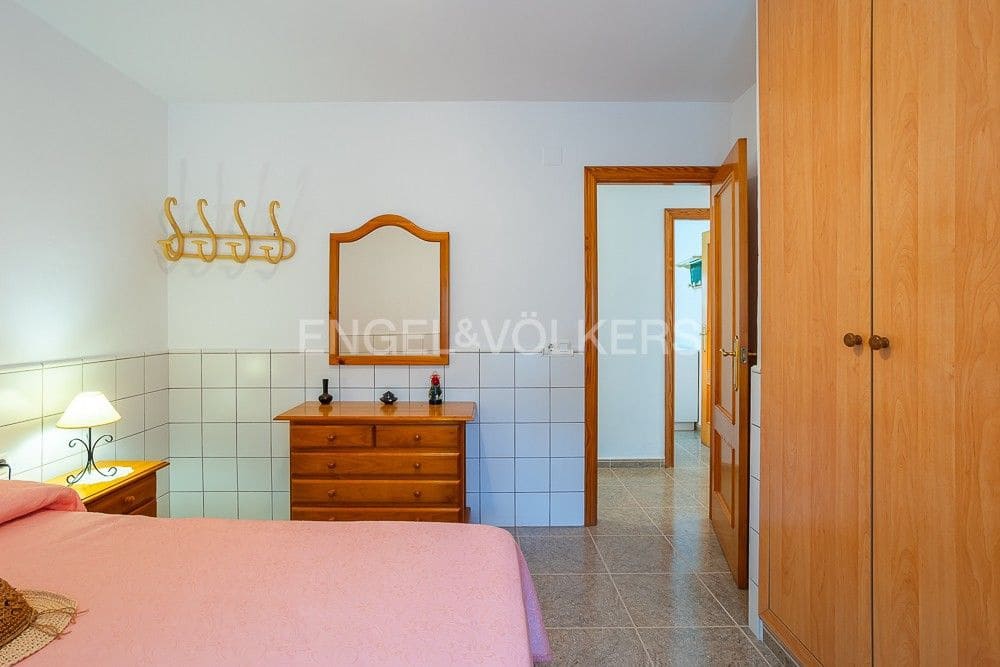 4 bedroom Villa for sale in Oliva with pool garage - € 380,000 (Ref: 8239410)