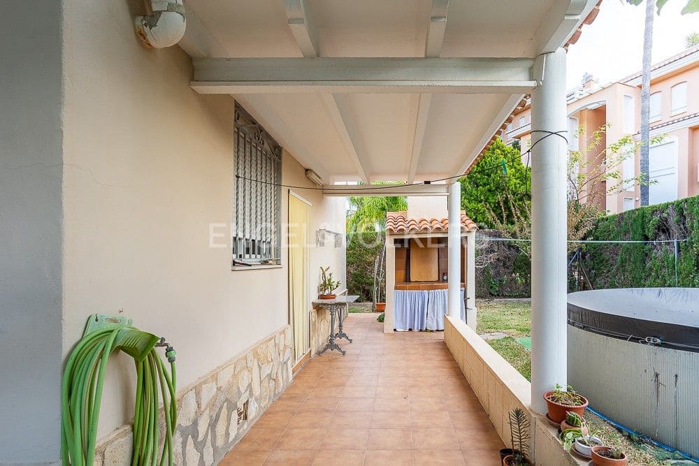 4 bedroom Villa for sale in Oliva with pool garage - € 380,000 (Ref: 8239410)