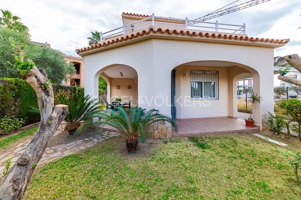 4 bedroom Villa for sale in Oliva with pool garage - € 380,000 (Ref: 8239410)
