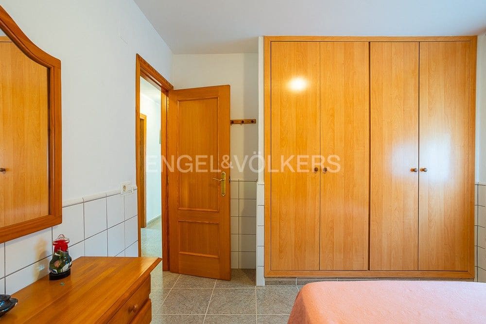 4 bedroom Villa for sale in Oliva with pool garage - € 380,000 (Ref: 8239410)