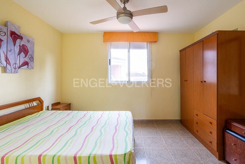 4 bedroom Villa for sale in Oliva with pool garage - € 380,000 (Ref: 8239410)