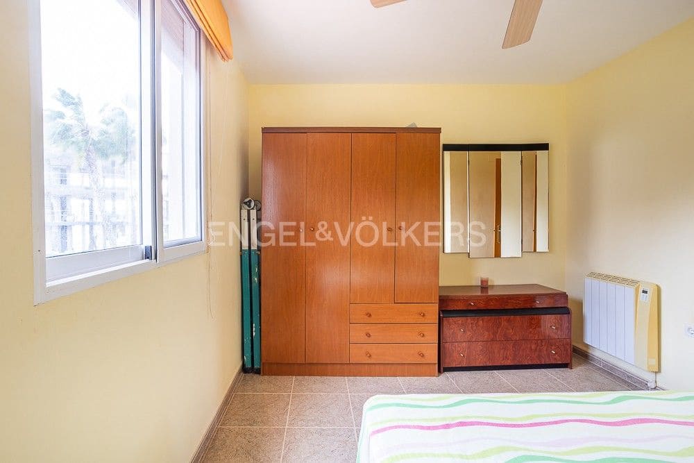 4 bedroom Villa for sale in Oliva with pool garage - € 380,000 (Ref: 8239410)