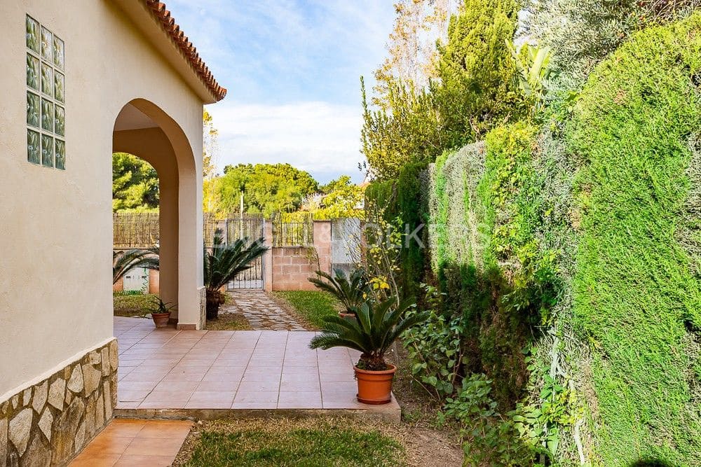 4 bedroom Villa for sale in Oliva with pool garage - € 380,000 (Ref: 8239410)