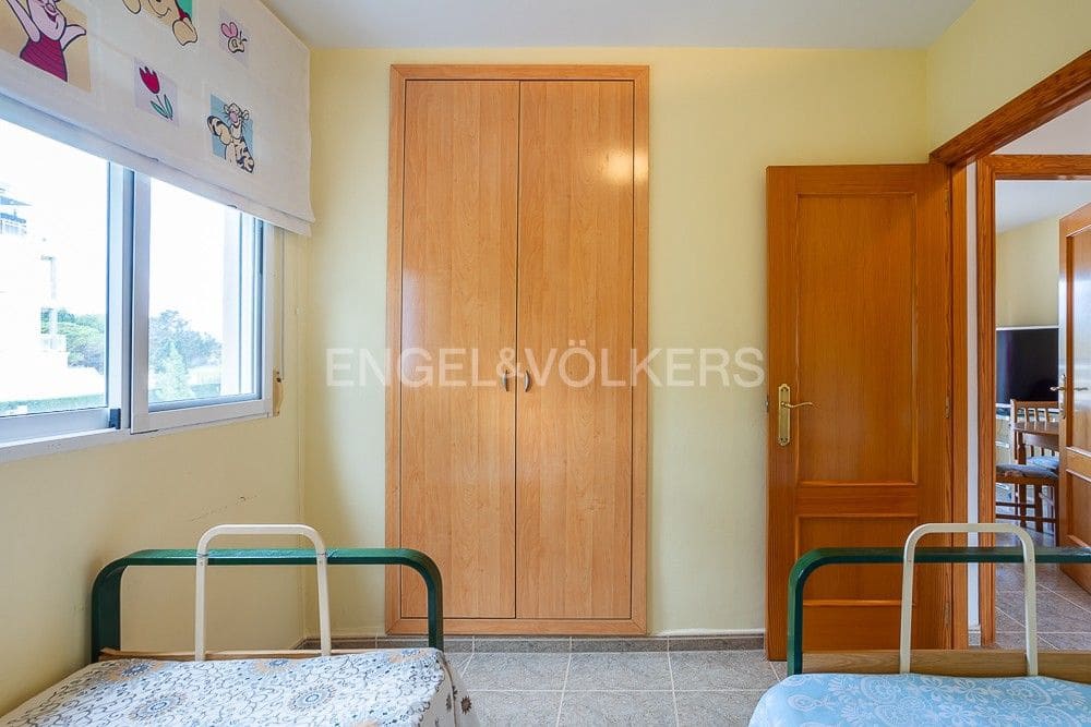 4 bedroom Villa for sale in Oliva with pool garage - € 380,000 (Ref: 8239410)