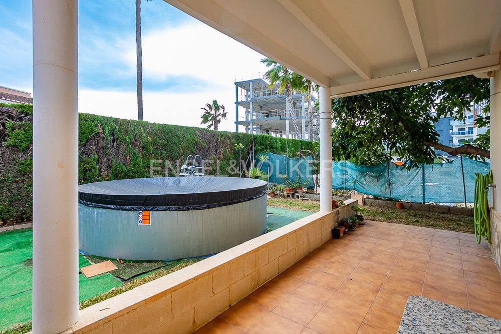 4 bedroom Villa for sale in Oliva with pool garage - € 380,000 (Ref: 8239410)