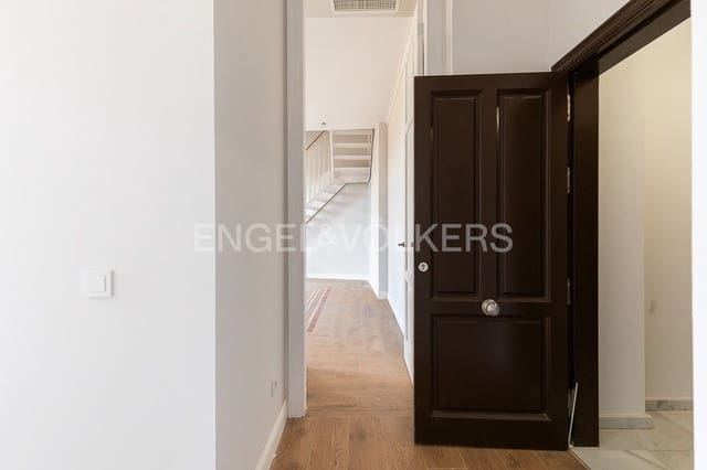 3 bedroom Penthouse for sale in El Mercat, Valencia city - € 795,000 (Ref: 8239430)