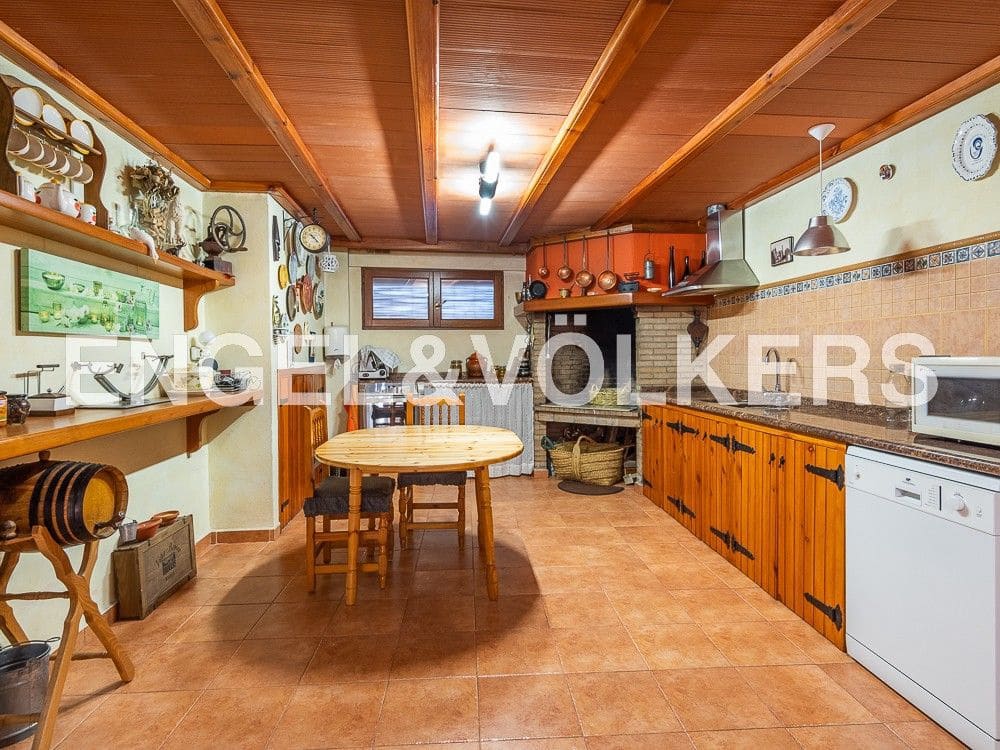 5 bedroom Townhouse for sale in La Vall d'Uixo with garage - € 380,000 (Ref: 8239470)