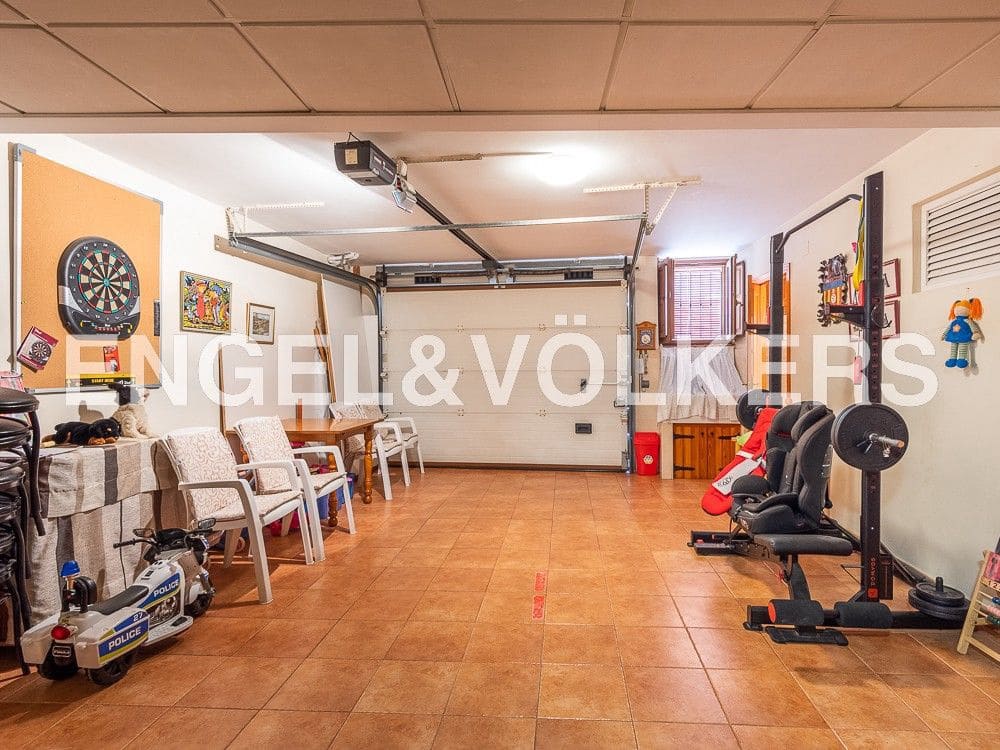 5 bedroom Townhouse for sale in La Vall d'Uixo with garage - € 380,000 (Ref: 8239470)