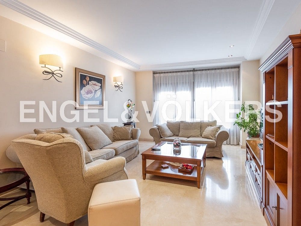 5 bedroom Townhouse for sale in La Vall d'Uixo with garage - € 380,000 (Ref: 8239470)