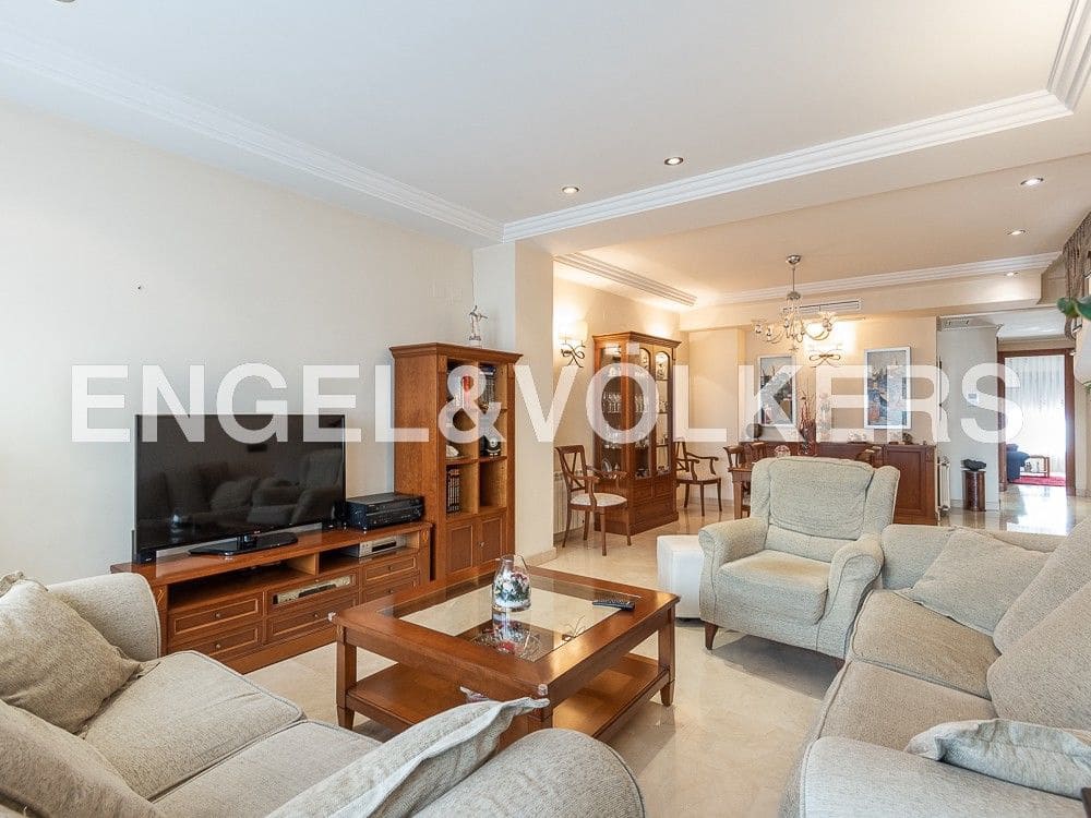 5 bedroom Townhouse for sale in La Vall d'Uixo with garage - € 380,000 (Ref: 8239470)