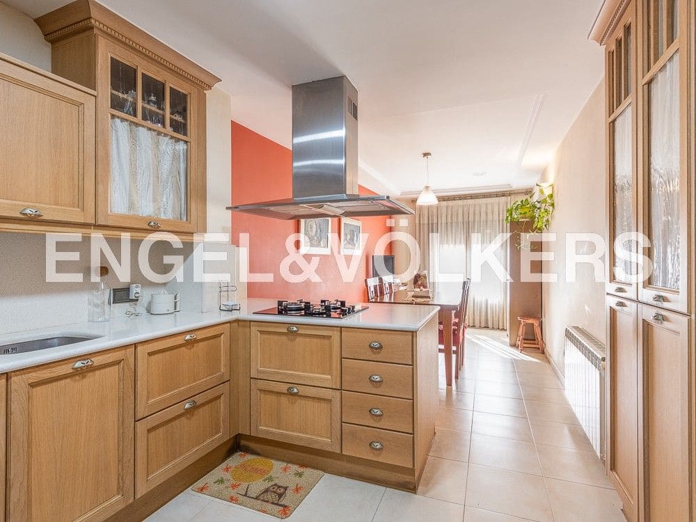 5 bedroom Townhouse for sale in La Vall d'Uixo with garage - € 380,000 (Ref: 8239470)