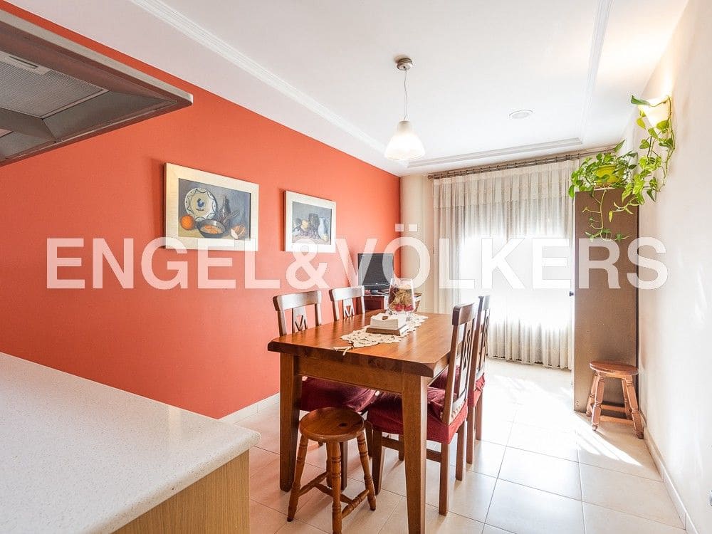 5 bedroom Townhouse for sale in La Vall d'Uixo with garage - € 380,000 (Ref: 8239470)
