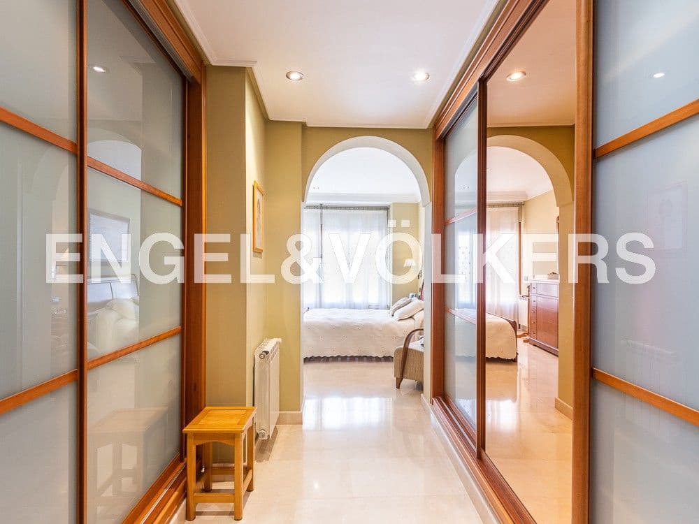 5 bedroom Townhouse for sale in La Vall d'Uixo with garage - € 380,000 (Ref: 8239470)