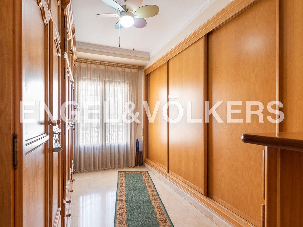 5 bedroom Townhouse for sale in La Vall d'Uixo with garage - € 380,000 (Ref: 8239470)