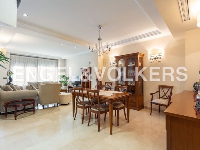 5 bedroom Townhouse for sale in La Vall d'Uixó with garage - € 380,000 (Ref: 8239470)