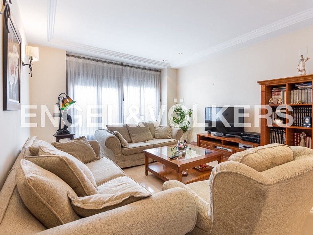 5 bedroom Townhouse for sale in La Vall d'Uixo with garage - € 380,000 (Ref: 8239470)