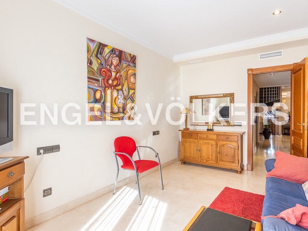 5 bedroom Townhouse for sale in La Vall d'Uixo with garage - € 380,000 (Ref: 8239470)