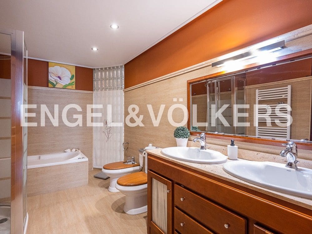 5 bedroom Townhouse for sale in La Vall d'Uixo with garage - € 380,000 (Ref: 8239470)
