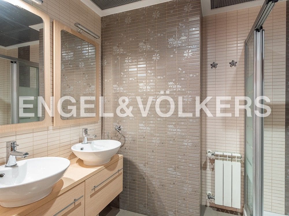5 bedroom Townhouse for sale in La Vall d'Uixo with garage - € 380,000 (Ref: 8239470)