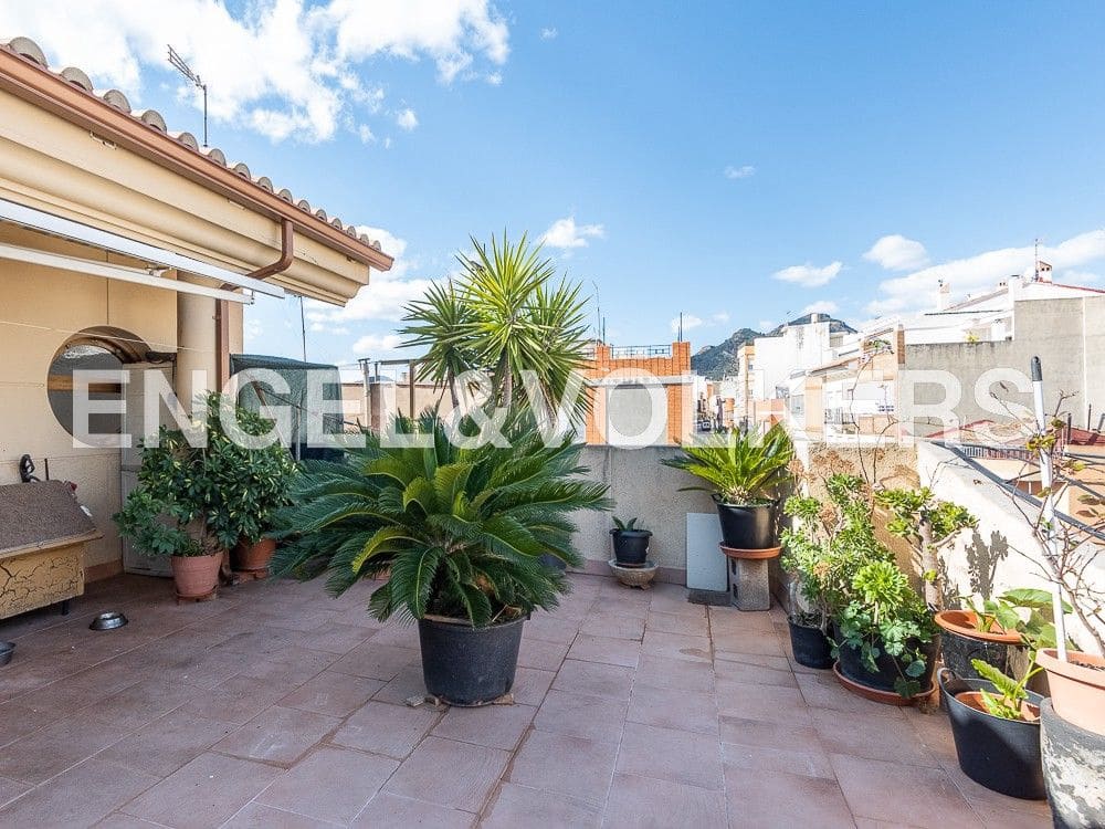 5 bedroom Townhouse for sale in La Vall d'Uixo with garage - € 380,000 (Ref: 8239470)