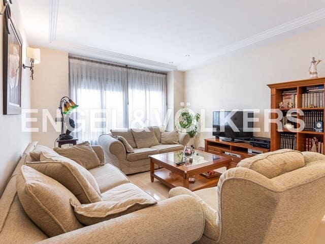 5 bedroom Townhouse for sale in La Vall d'Uixó with garage - € 380,000 (Ref: 8239470)