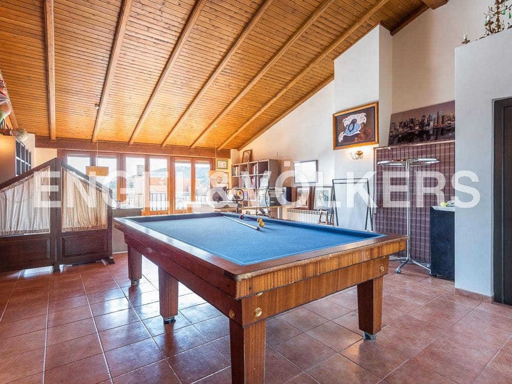 5 bedroom Townhouse for sale in La Vall d'Uixo with garage - € 380,000 (Ref: 8239470)