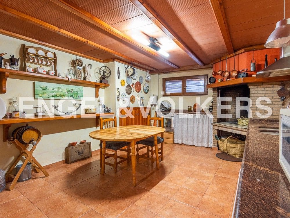 5 bedroom Townhouse for sale in La Vall d'Uixo with garage - € 380,000 (Ref: 8239470)