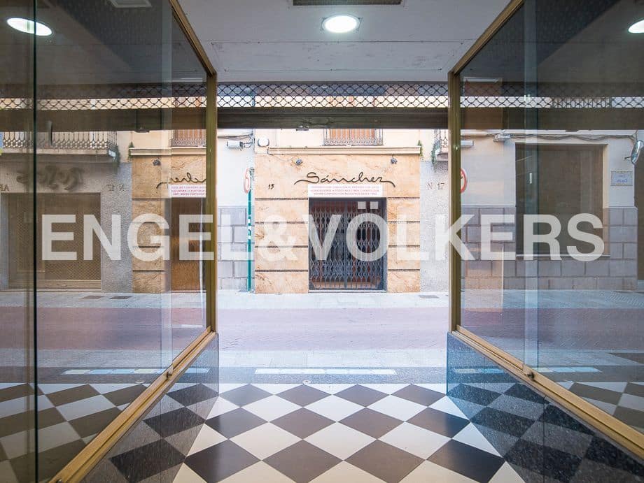 Business for sale in Castello de la Plana - € 380,000 (Ref: 8239501)
