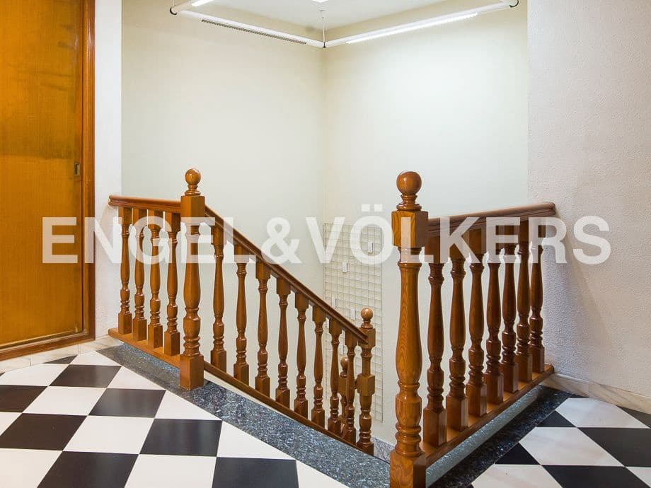 Business for sale in Castello de la Plana - € 380,000 (Ref: 8239501)