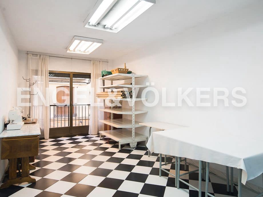 Business for sale in Castello de la Plana - € 380,000 (Ref: 8239501)