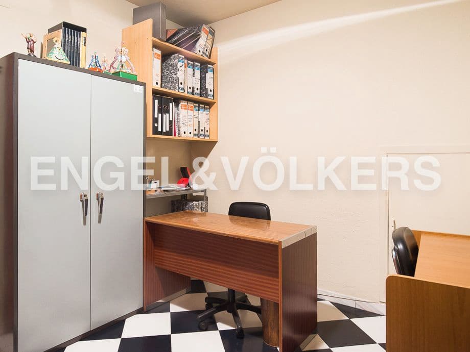 Business for sale in Castello de la Plana - € 380,000 (Ref: 8239501)