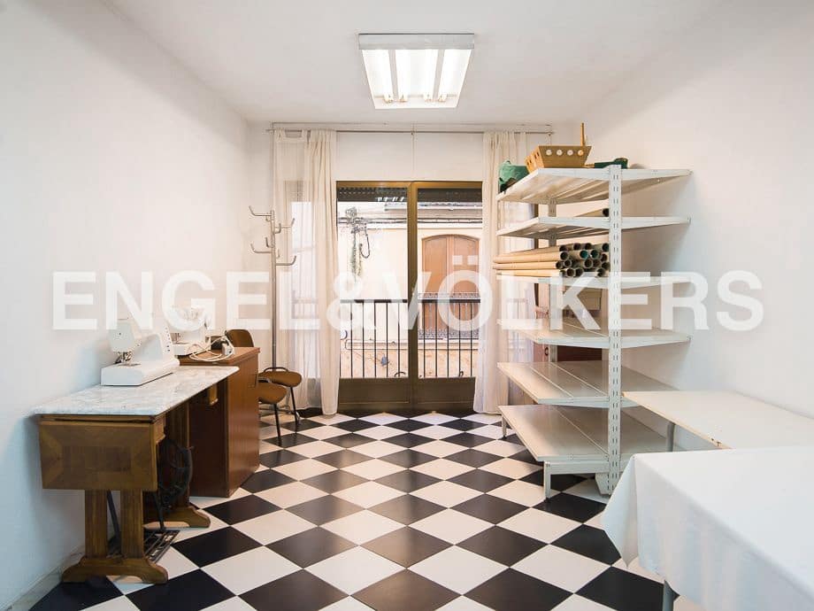 Business for sale in Castello de la Plana - € 380,000 (Ref: 8239501)