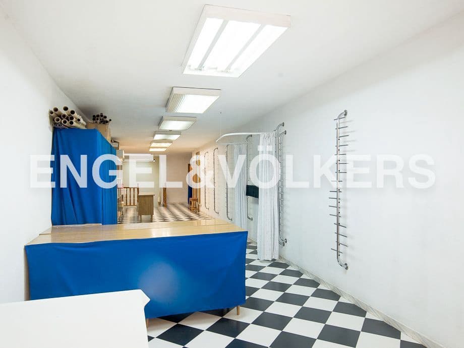 Business for sale in Castello de la Plana - € 380,000 (Ref: 8239501)