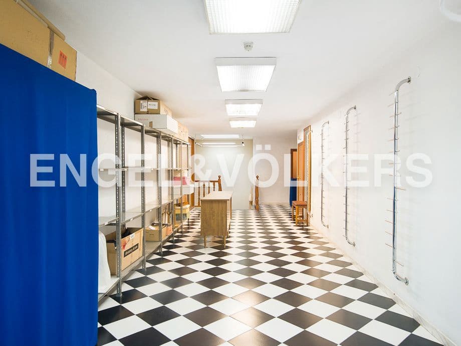 Business for sale in Castello de la Plana - € 380,000 (Ref: 8239501)