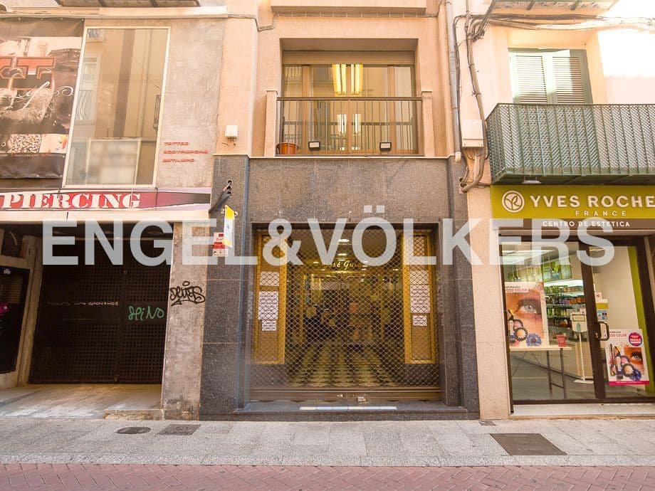 Business for sale in Castello de la Plana - € 380,000 (Ref: 8239501)