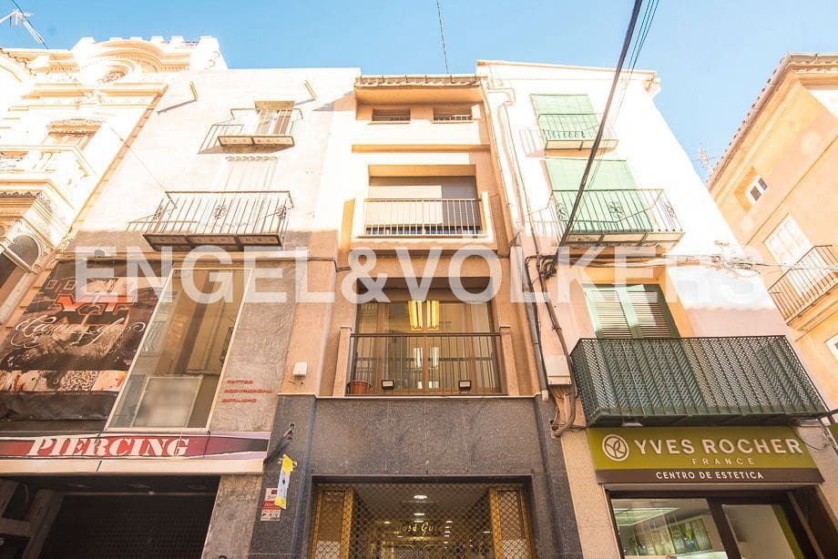 Business for sale in Castello de la Plana - € 380,000 (Ref: 8239501)