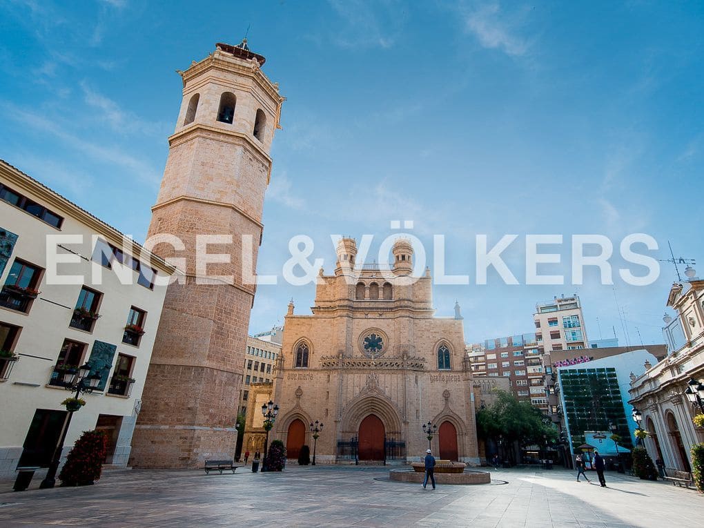 Business for sale in Castello de la Plana - € 380,000 (Ref: 8239501)