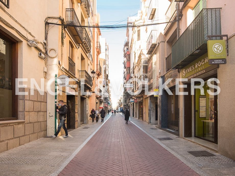 Business for sale in Castello de la Plana - € 380,000 (Ref: 8239501)