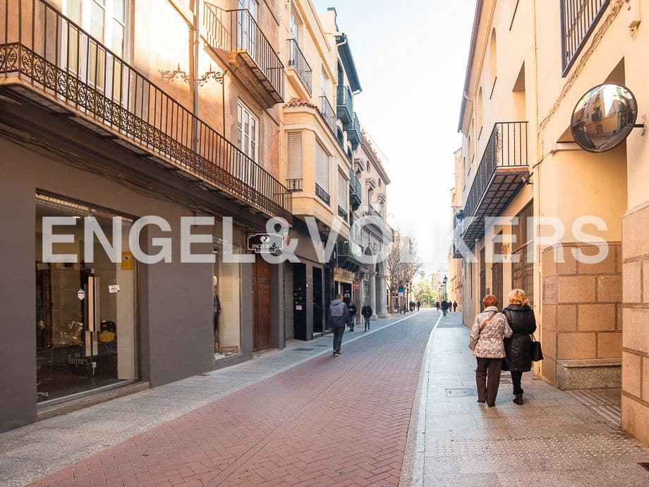 Business for sale in Castello de la Plana - € 380,000 (Ref: 8239501)