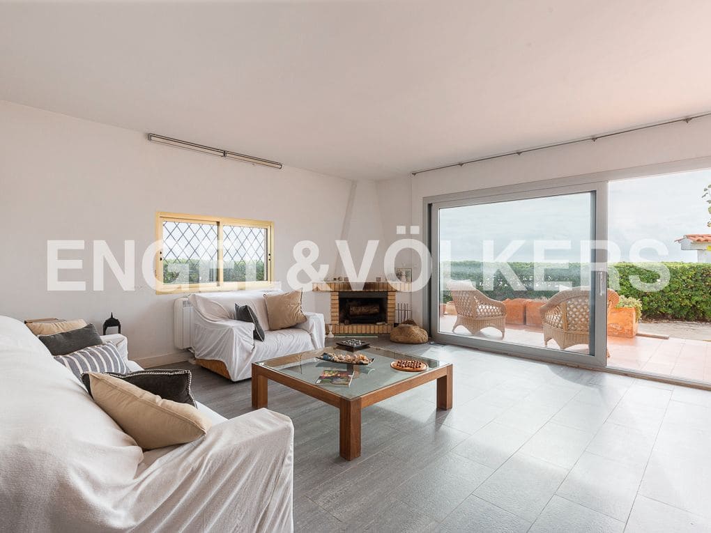 5 bedroom Villa for sale in Vinaros with garage - € 630,000 (Ref: 8239519)