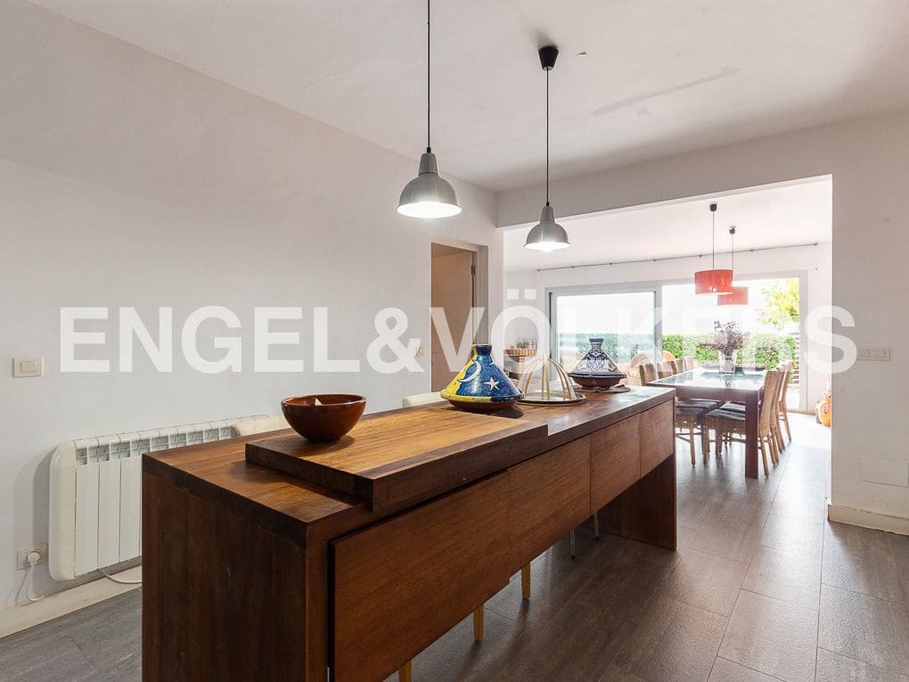 5 bedroom Villa for sale in Vinaros with garage - € 630,000 (Ref: 8239519)