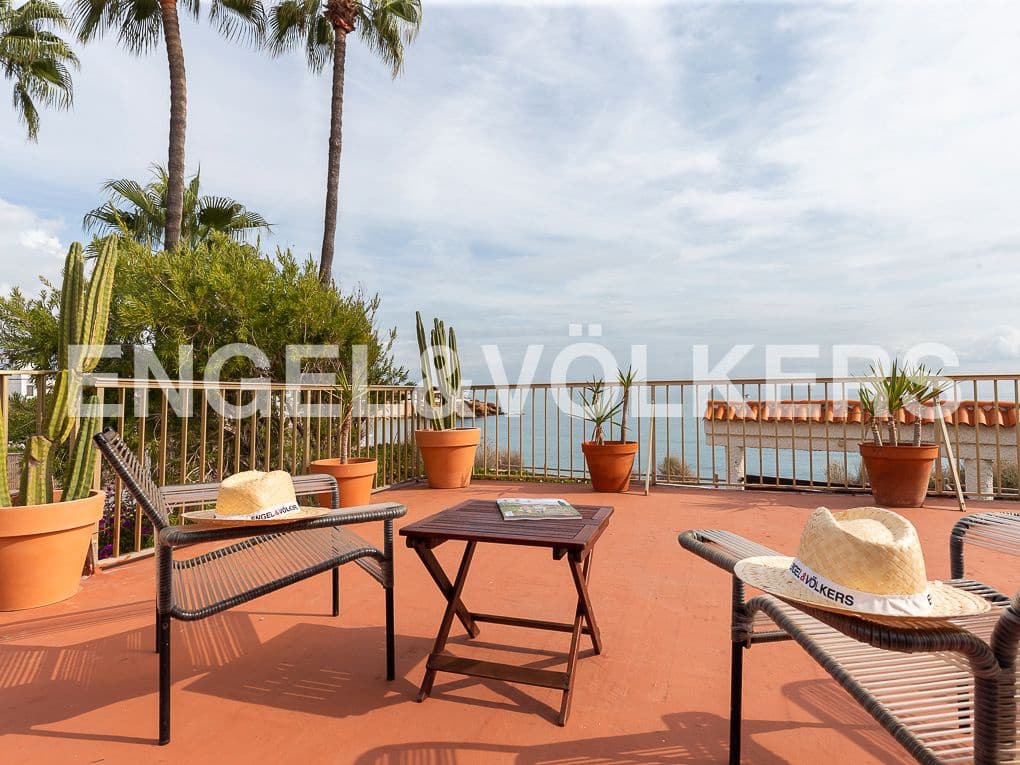 5 bedroom Villa for sale in Vinaros with garage - € 630,000 (Ref: 8239519)