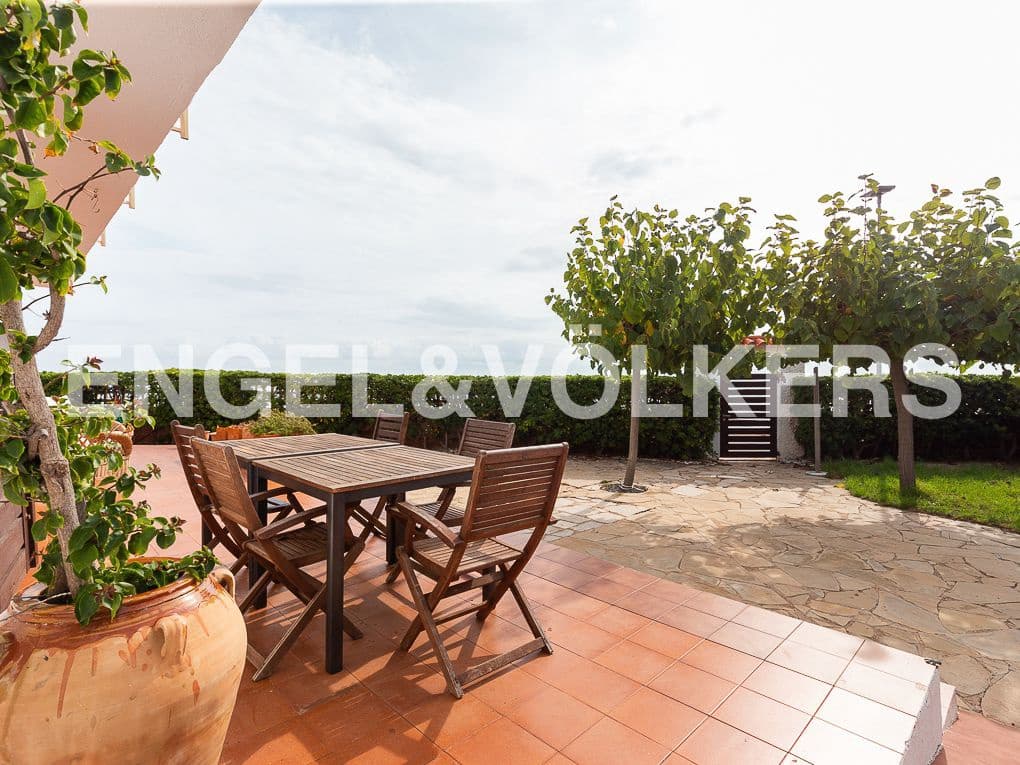 5 bedroom Villa for sale in Vinaros with garage - € 630,000 (Ref: 8239519)