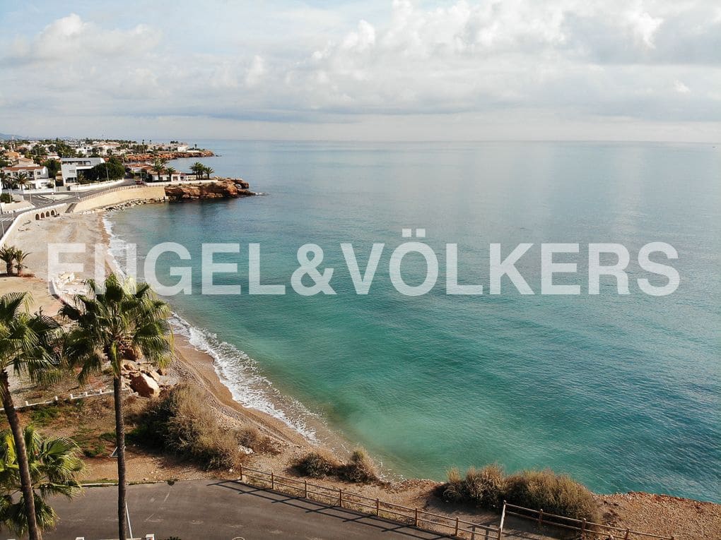 5 bedroom Villa for sale in Vinaros with garage - € 630,000 (Ref: 8239519)