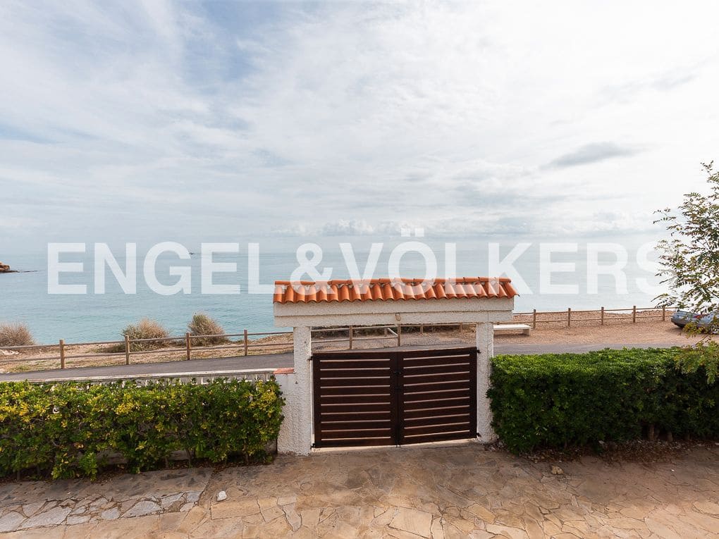 5 bedroom Villa for sale in Vinaros with garage - € 630,000 (Ref: 8239519)