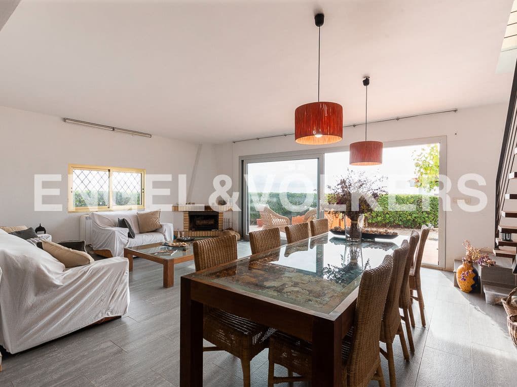 5 bedroom Villa for sale in Vinaros with garage - € 630,000 (Ref: 8239519)